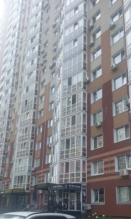 Selling a 2-bedroom apartment in Gmyra.