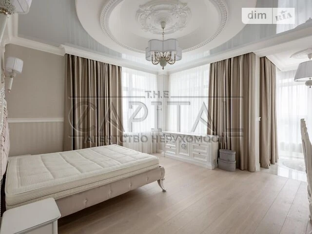 Sale of 4-room apartment 210 sq. m. on Andriy Verkhoglyada St. 11 •