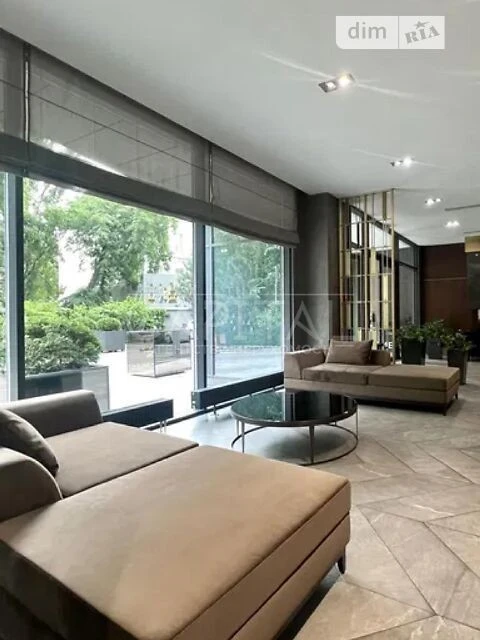 Sale of 3-room apartment 88 sq. m. on Sichovykh Striltsiv 52A •