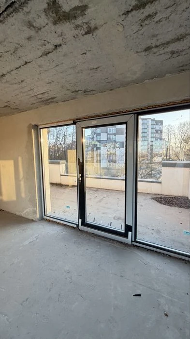 Продаж таунхаусу з приватним виходом до міського озера