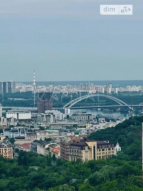 Sale of 3-room apartment 88 sq. m. on Sichovykh Striltsiv 52A •