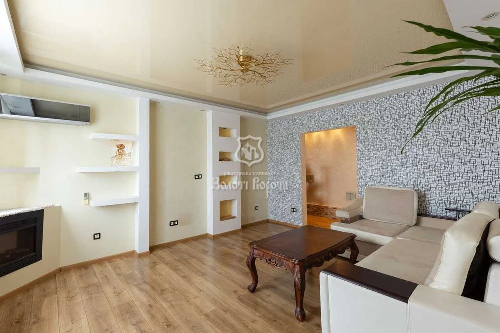 Apartment, 2 rooms. Good condition. Simʼyi Steshenkiv, 7, Borshchahivka, S
