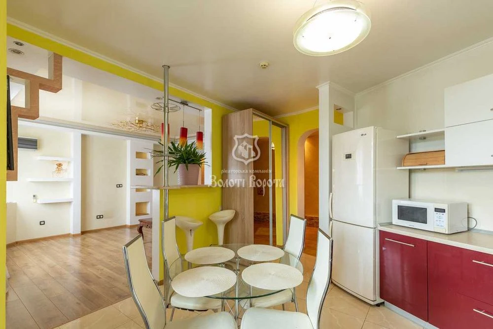 Apartment, 2 rooms. Good condition. Simʼyi Steshenkiv, 7, Borshchahivka, S