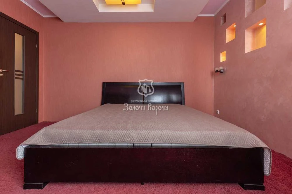 Apartment, 2 rooms. Good condition. Simʼyi Steshenkiv, 7, Borshchahivka, S