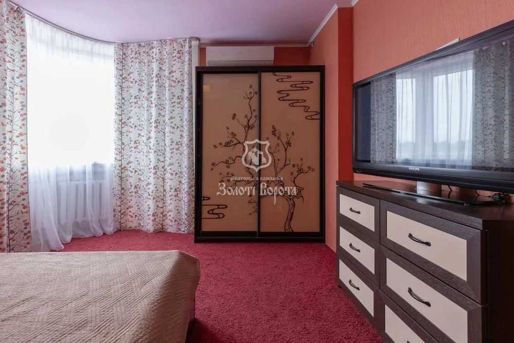 Apartment, 2 rooms. Good condition. Simʼyi Steshenkiv, 7, Borshchahivka, S