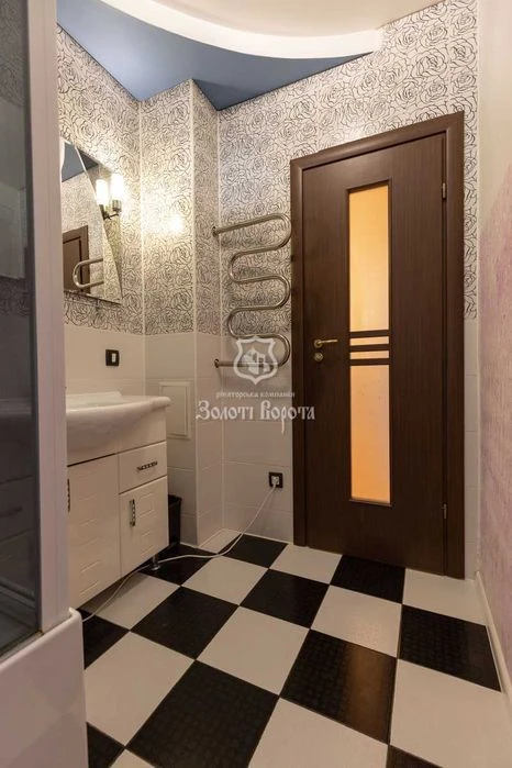 Apartment, 2 rooms. Good condition. Simʼyi Steshenkiv, 7, Borshchahivka, S
