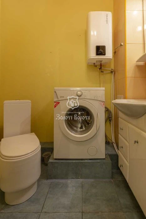 Apartment, 2 rooms. Good condition. Simʼyi Steshenkiv, 7, Borshchahivka, S