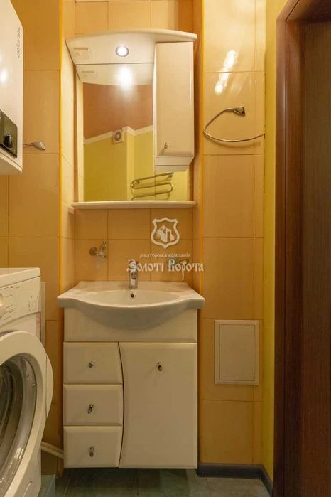 Apartment, 2 rooms. Good condition. Simʼyi Steshenkiv, 7, Borshchahivka, S