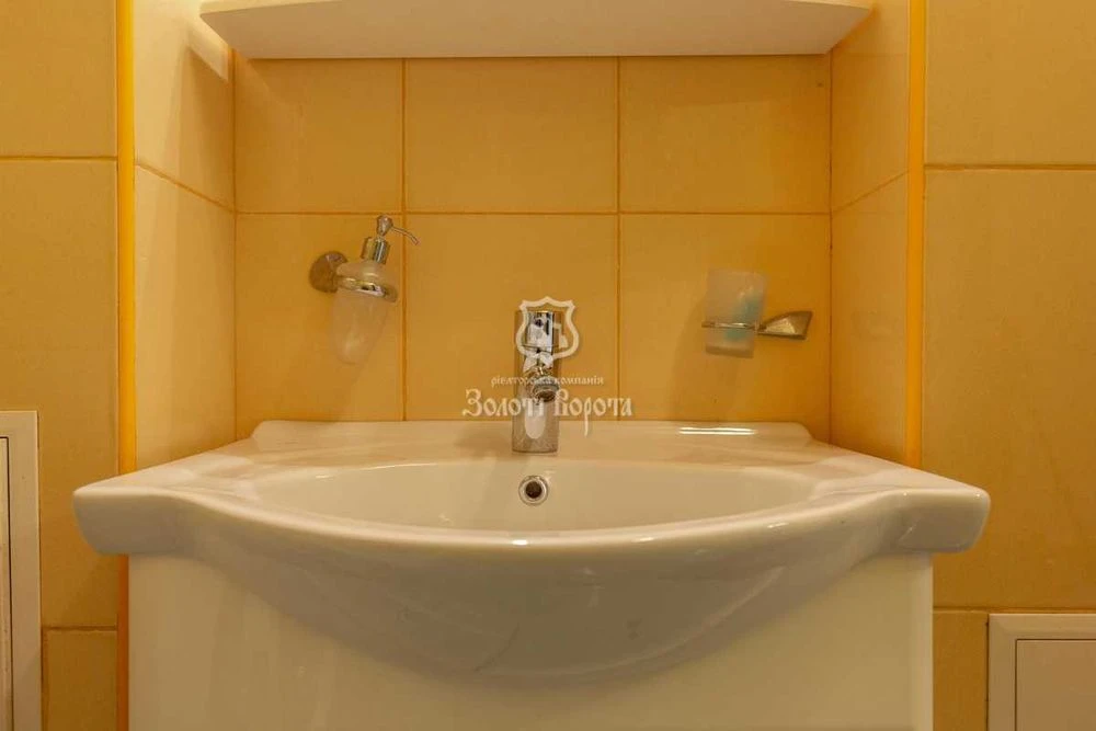 Apartment, 2 rooms. Good condition. Simʼyi Steshenkiv, 7, Borshchahivka, S