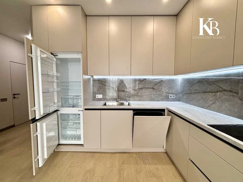 Apartment. Dnipro, Naberezhna Peremohy st.