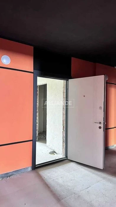 Продаж 1 км квартира в готовому будинку , біля центру