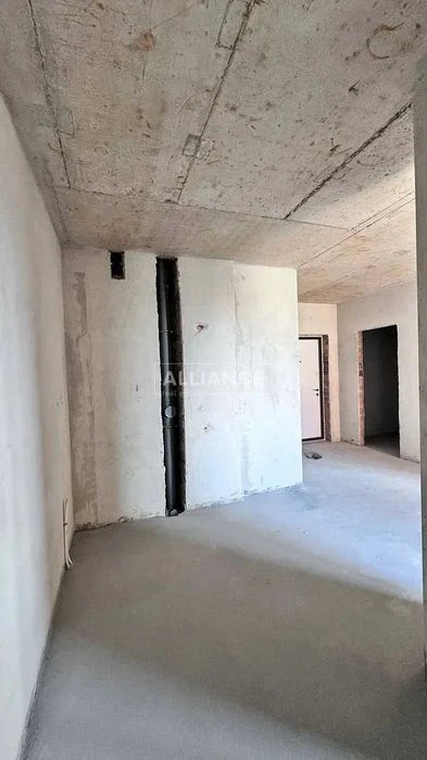 Продаж 1 км квартира в готовому будинку , біля центру