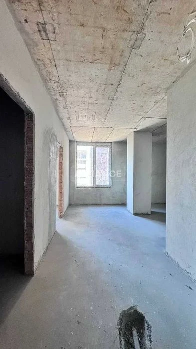 Продаж 1 км квартира в готовому будинку , біля центру