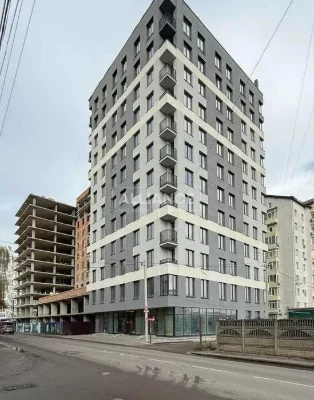 Продаж 1 км квартира в готовому будинку , біля центру