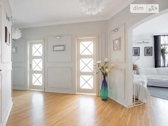 Sale of 3-room apartment 87 sq. m. on Sim'yi Kulzhenkiv 35 • ID