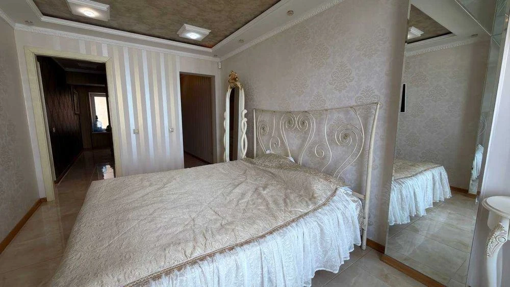 Продам 2-комнатную квартиру с потрясающим видом на море.