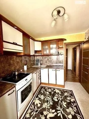 3-room apartment for sale near Darnytsia metro station. Toropovs