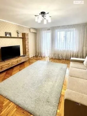 3-room apartment for sale near Darnytsia metro station. Toropovs