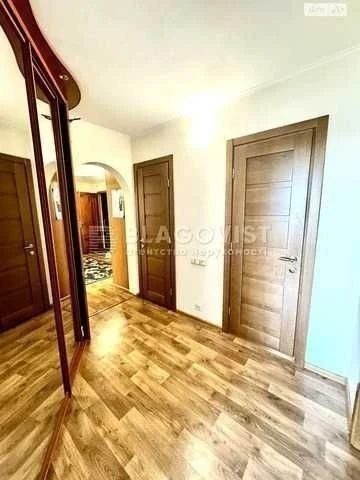 3-room apartment for sale near Darnytsia metro station. Toropovs