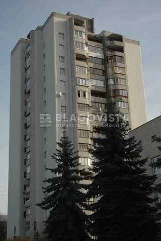 3-room apartment for sale near Darnytsia metro station. Toropovs