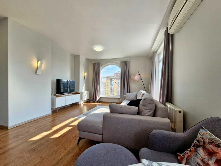 I am selling a large apartment of 60m. 1 bedroom + kitchen-living room of 25m.