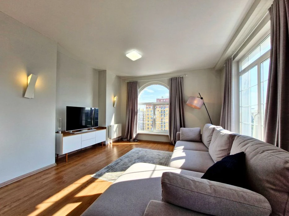 I am selling a large apartment of 60m. 1 bedroom + kitchen-living room of 25m.