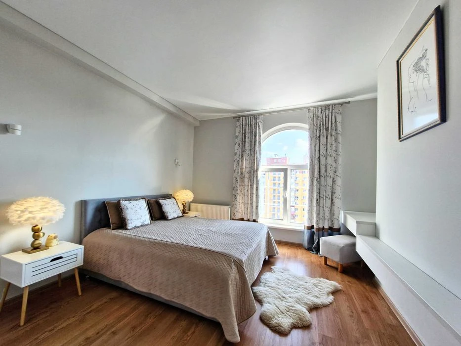 I am selling a large apartment of 60m. 1 bedroom + kitchen-living room of 25m.