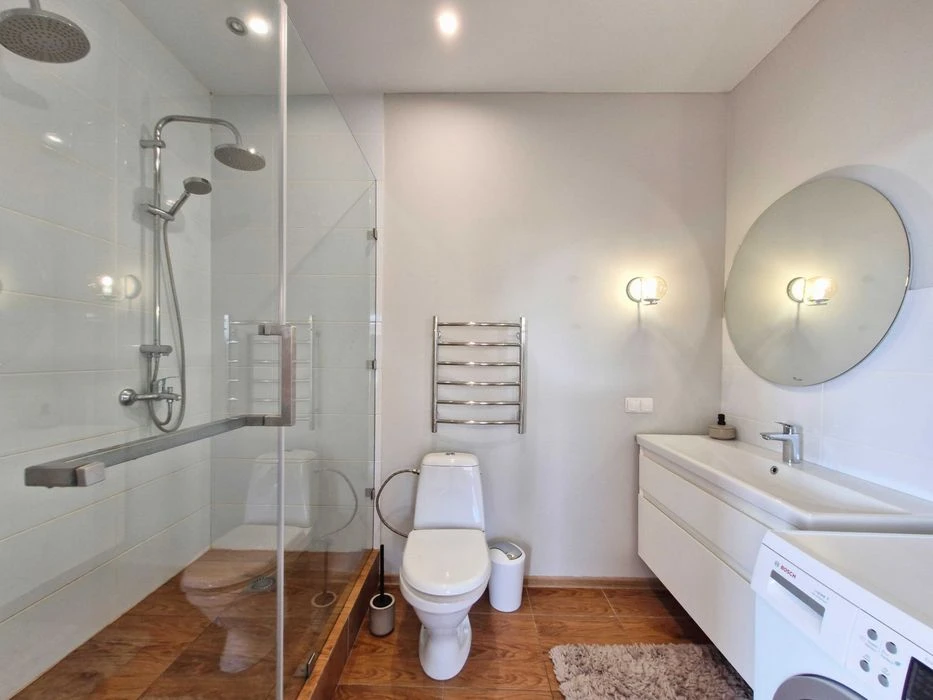I am selling a large apartment of 60m. 1 bedroom + kitchen-living room of 25m.