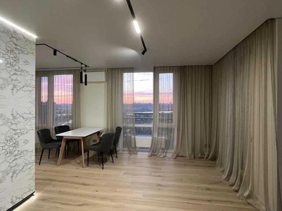 3-room apartment with renovation, 93 sq. m., in the Seven Seven Osokorky Slavut residential complex