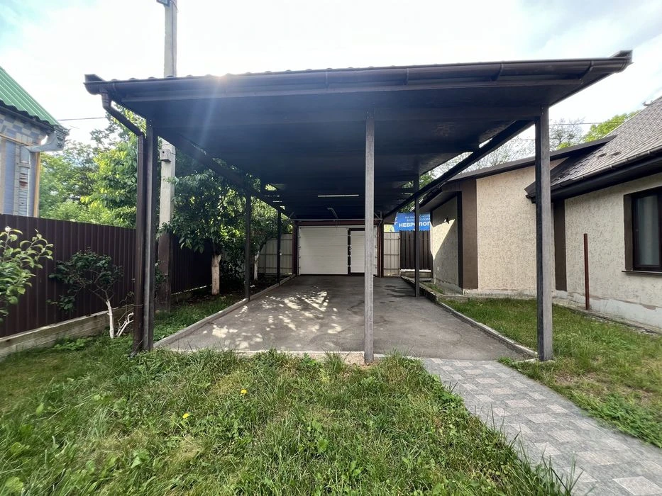 House for sale in Vinnytsia 140m2, 7 acres of land.