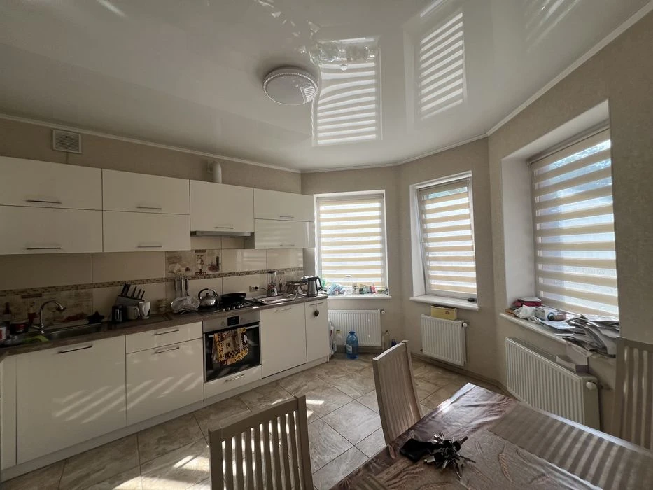 House for sale in Vinnytsia 140m2, 7 acres of land.