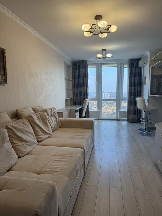 Продажа 2х комнатной квартиры Соборности 30