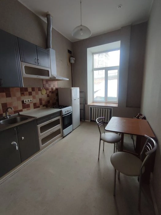Продаж 1 кімнатної квартири в історичному центрі міста, біля