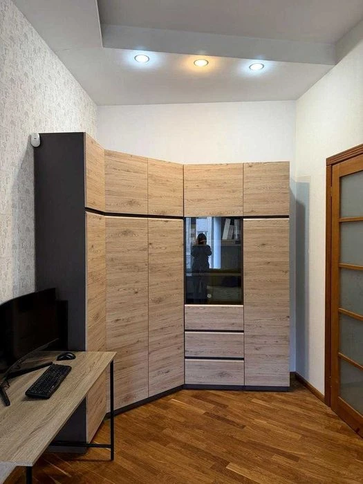 Продам просторную 3-комнатную квартиру на ул. Караванского (к
