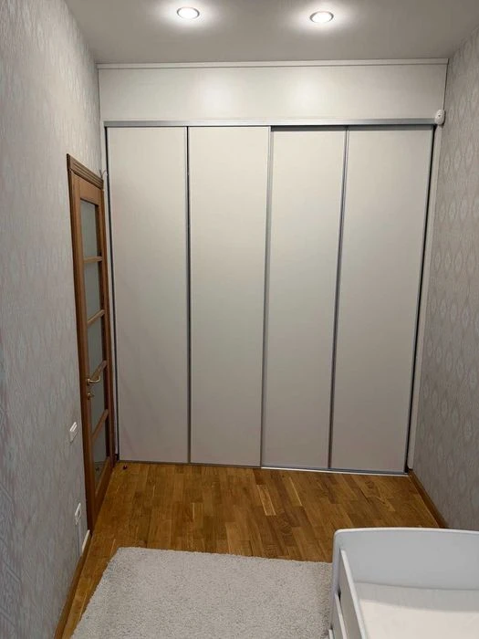 Продам просторную 3-комнатную квартиру на ул. Караванского (к