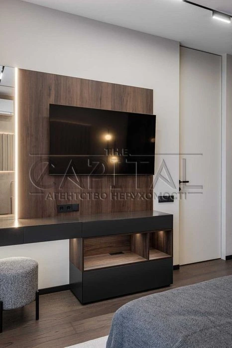 Sale of a designer 3-room apartment with renovation area