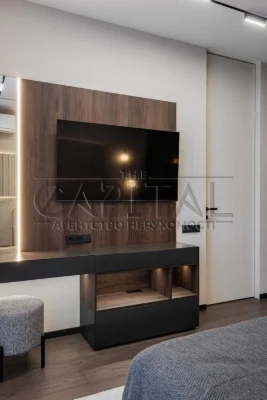 Sale of a designer 3-room apartment with renovation area