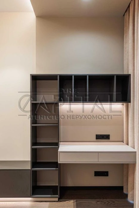 Sale of a designer 3-room apartment with renovation area