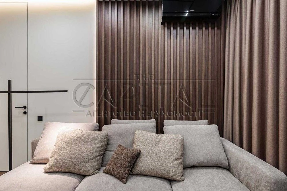 Sale of a designer 3-room apartment with renovation area