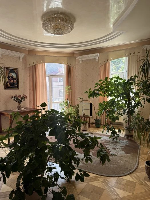 For sale 3-room apartment on Zelena Street 37