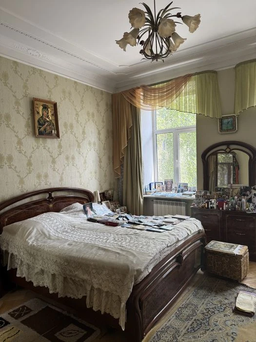 For sale 3-room apartment on Zelena Street 37