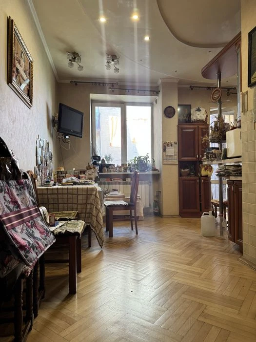 For sale 3-room apartment on Zelena Street 37