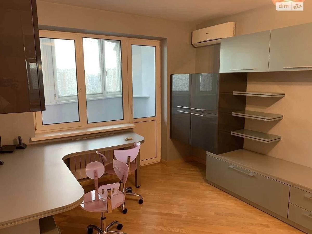 2-room apartment for sale 82 m², Sribnokilska St., 22