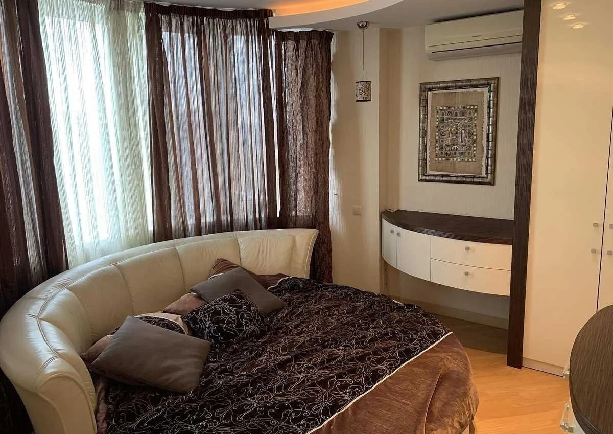 2-room apartment for sale 82 m², Sribnokilska St., 22