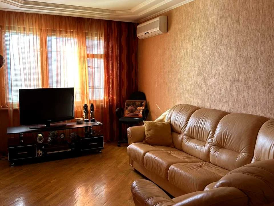 Apartment. Kharkiv, Peremohy Avenue.