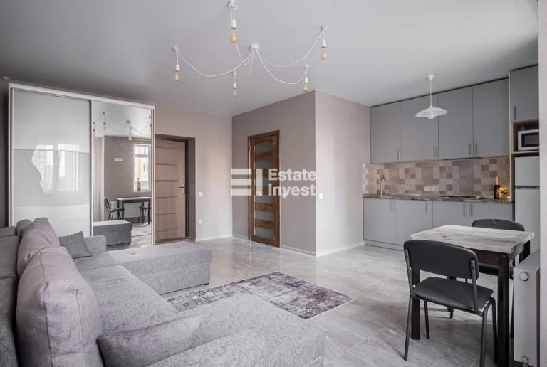 I will sell a 1-room apartment on Kozakevicha St., 31 in the Ptashka residential complex.