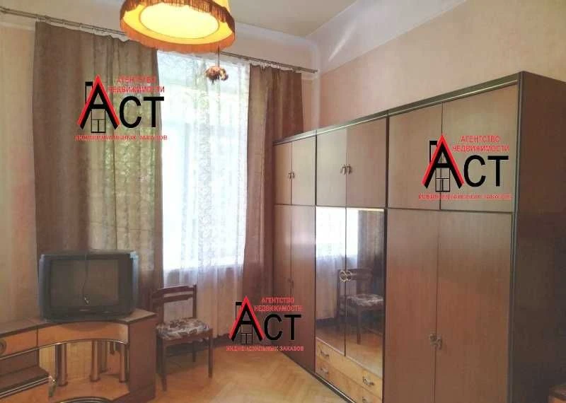 Selling a 3-room apartment near Ya. Mudry metro station, Darvina Street!