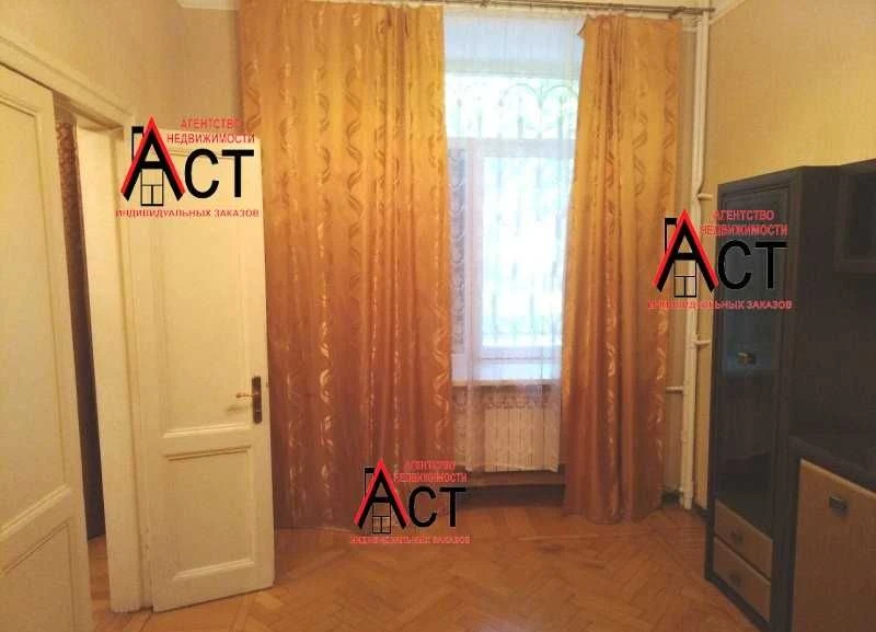 Selling a 3-room apartment near Ya. Mudry metro station, Darvina Street!