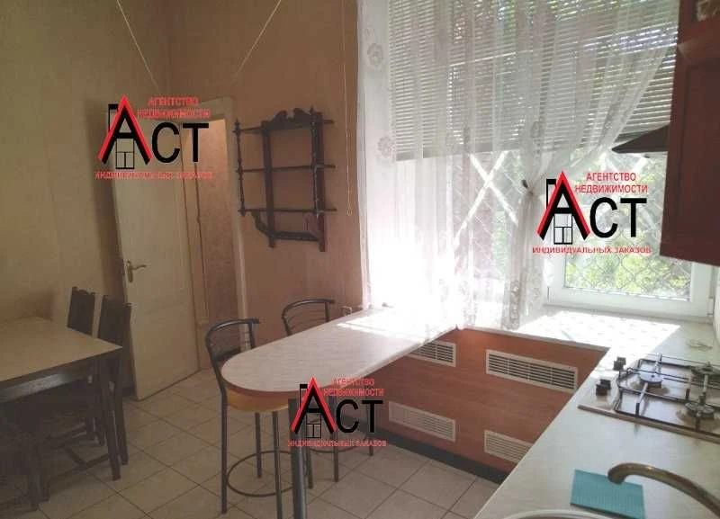 Selling a 3-room apartment near Ya. Mudry metro station, Darvina Street!