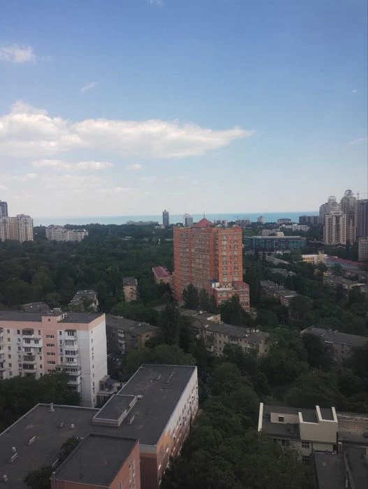 Продам квартиру с прекрасным видом на море и парк.